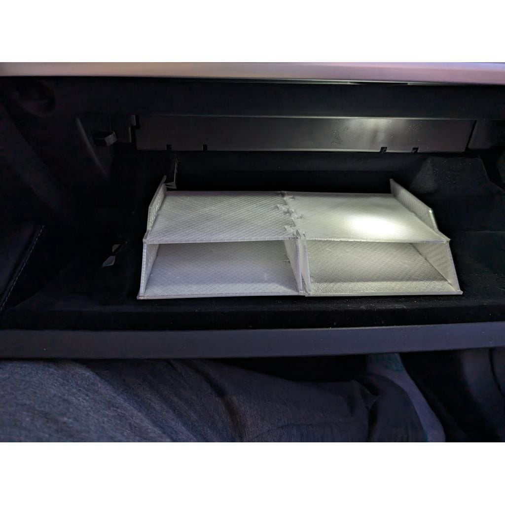 Handschuhfach-Organizer passend für Tesla Model 3 – im eingebauten Zustand, 3D-gedruckt von Parture