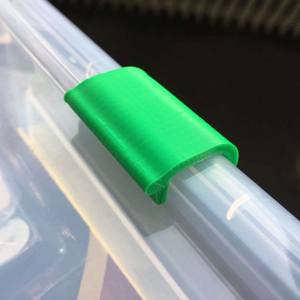 Verschlussclip passend für IKEA Samla – im eingebauten Zustand, 3D-gedruckt von Parture