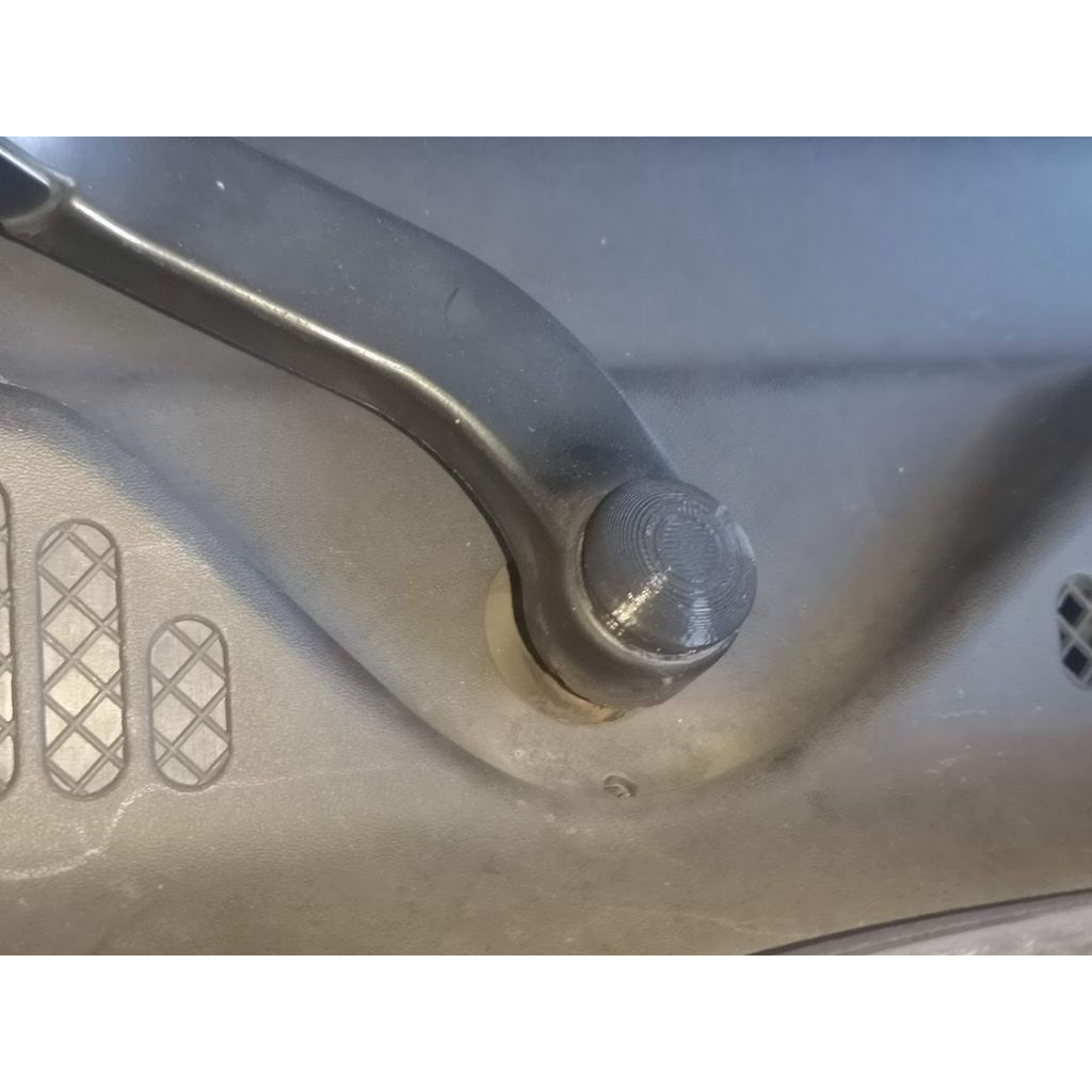Scheibenwischerabdeckung vorne passend für Audi A4 B5 – im eingebauten Zustand, 3D-gedruckt von Parture